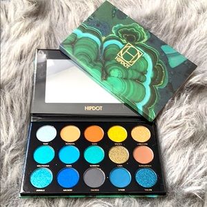Hipdot Eyeshadow Palette